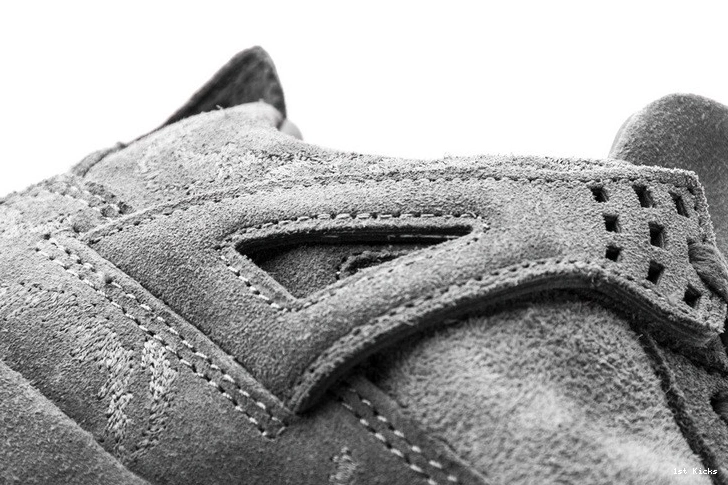 Air 4 Jordan 930155-003  Retro Kaws 0831